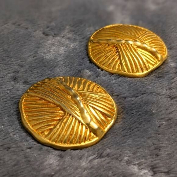 Vintage Textured Goldtone Disc Style Clip Earrings - Picture 5 of 7